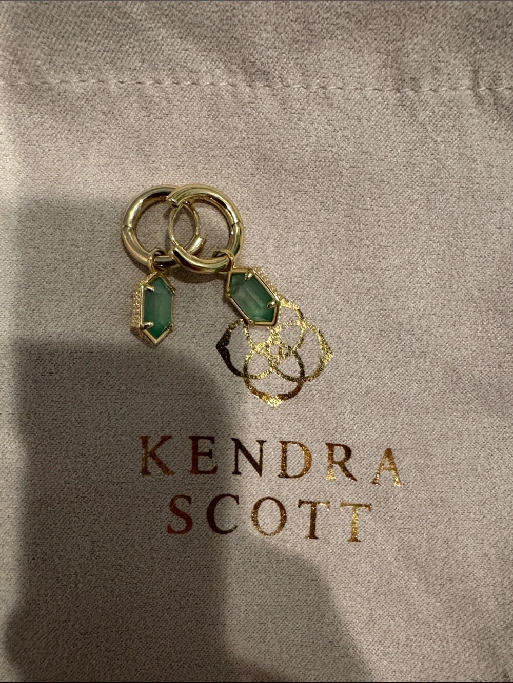Kendra Scott Gold Keyring with Green Hex Stone Charms - Picture 1 of 2